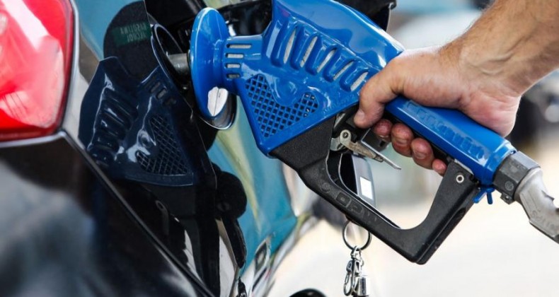 Gasolina com novo padrão passa a valer nesta segunda;