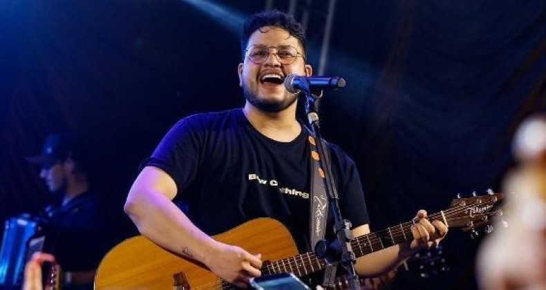 Cantor Maurílio morre em hospital de Goiânia