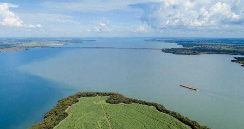 Pescador morre após batida entre táxi náutico e canoa em rio do Paraná