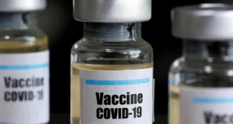 Vacina de Oxford se mostrou segura na 1ª fase de testes, diz estudo