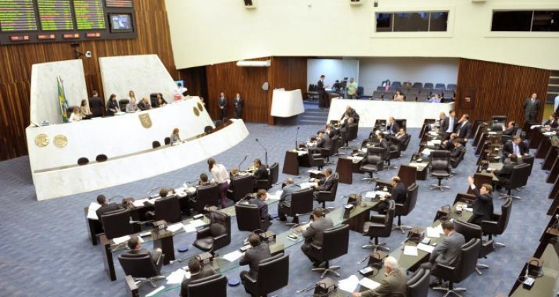 Deputados aprovam projeto que prevê adiamento de prazos de concursos públicos no Paraná