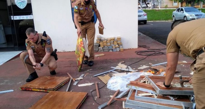 Adolescente é apreendido com 240 kg de maconha escondidos em quadros, em Francisco Beltrão